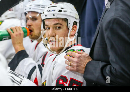 Raleigh, North Carolina, Stati Uniti d'America. 23 Mar, 2015. Chicago Blackhawks center Andrew Shaw (65) durante il gioco NHL tra Chicago Blackhawks e Carolina Hurricanes al PNC Arena. Il Blackhawks sconfitto la Carolina Hurricanes 3-1. © Andy Martin Jr./ZUMA filo/Alamy Live News Foto Stock