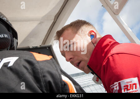 Silverstone, Towcester, Northamptonshire, Regno Unito. Xi Apr, 2015. Sir Chris Hoy racing la Ginetta LMP3 auto in unione Lemans Series in quel di Silverstone nel Regno Unito Credito: Steven roe/Alamy Live News Foto Stock