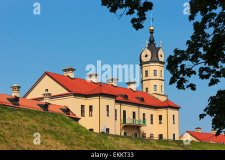 Il castello di Njasviž (un castello residenziale della famiglia Radziwill), il sito Patrimonio Mondiale dell'UNESCO, provincia di Minsk, Bielorussia Foto Stock