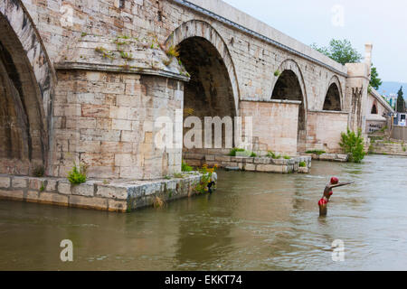 Il ponte di pietra nella città vecchia, Skopje, Repubblica di Macedonia, Europa Foto Stock