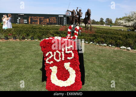 Hot Springs, Arkansas, Stati Uniti d'America. Xi Apr, 2015. Oaklawn Handicap trofeo a Oaklawn Park in Hot Springs, AR. Justin Manning/ESW/CSM/Alamy Live News Foto Stock