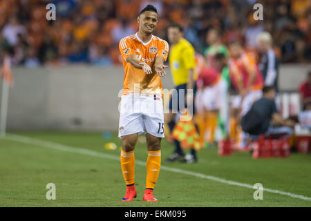 Houston, Texas, Stati Uniti d'America. Xi Apr, 2015. Houston Dynamo centrocampista Alexander Lopez (15) gesti durante un gioco di MLS tra la Houston Dynamo e l impatto di Montreal di BBVA Compass Stadium di Houston, TX in aprile 11th, 2015. La dinamo ha vinto 3-0. Credito: Trask Smith/ZUMA filo/Alamy Live News Foto Stock