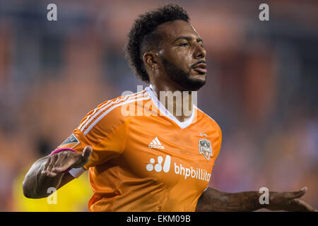 Houston, Texas, Stati Uniti d'America. Xi Apr, 2015. Houston Dynamo avanti Giles Barnes (10) celebra la sua prima metà obiettivo durante un gioco di MLS tra la Houston Dynamo e l impatto di Montreal di BBVA Compass Stadium di Houston, TX in aprile 11th, 2015. La dinamo ha vinto 3-0. Credito: Trask Smith/ZUMA filo/Alamy Live News Foto Stock