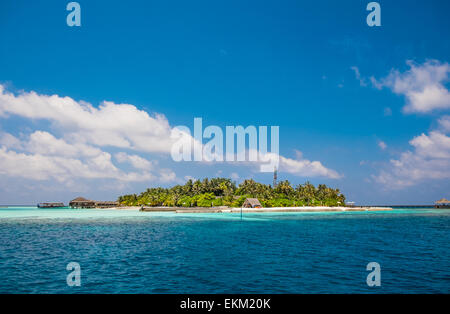 Hotel sull'isola. Maldive Oceano Indiano Foto Stock