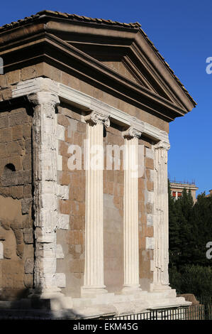 L'Italia. Roma. Il Tempio di Portunus. Dedicato al dio Portunus. Ordine ionico. Foro Boario. I secolo A.C. Repubblica era. Foto Stock
