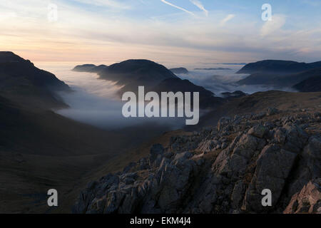 Ennerdale e valli Buttermere al tramonto, come si vede dal timpano verde, Cumbria Foto Stock