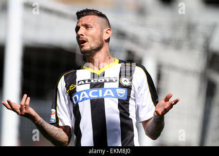 Udine, Italia. Il 12 aprile, 2015. Udinese di avanti Cyril Thereau reagisce durante il campionato italiano di una partita di calcio tra Udinese e Palermo domenica 12 marzo 2015 in Friuli Stadium. Credito: Andrea Spinelli/Alamy Live News Foto Stock