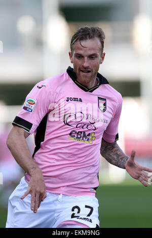 Udine, Italia. Il 12 aprile, 2015. Aeroporto di Palermo centrocampista Luca Rigoni reagisce durante il campionato italiano di una partita di calcio tra Udinese e Palermo domenica 12 marzo 2015 in Friuli Stadium. Credito: Andrea Spinelli/Alamy Live News Foto Stock