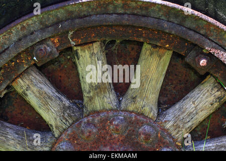 Legno ruota a razze Foto Stock