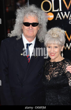 Londra, UK, UK. Xii Apr, 2015. Brian May e Anita Dobson arrivare per Olivier Awards 2015 at Royal Opera House. Credito: Ferdaus Shamim/ZUMA filo/Alamy Live News Foto Stock