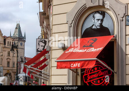 'James Dean Bar' in via Dlouha Praga Repubblica Ceca, Europa Foto Stock