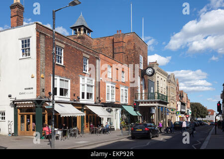 La trafficata strada alta, Maldon Essex, Regno Unito Foto Stock