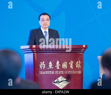 Pechino, Cina. Xiii Apr, 2015. Il premier cinese LI Keqiang offre un tasto-nota discorso all'apertura della cinquantaquattresima sessione annuale del Asian-African legale Organizzazione consultiva (AALCO) a Pechino, capitale della Cina, 13 aprile 2015. © Wang Ye/Xinhua/Alamy Live News Foto Stock
