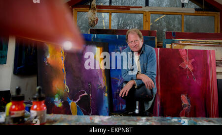 L'artista David Armitage nel suo East Sussex studio vicino a Lewes. Foto Stock