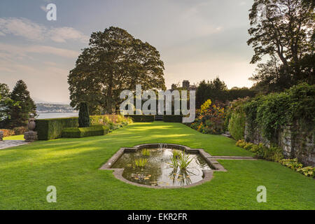 Luce della Sera su Plas Newydd Country House e giardini, Anglesey, Galles. Regno Unito Foto Stock