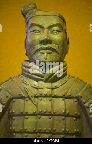 L'Esercito di Terracotta o è una collezione di sculture in terracotta raffigurante gli eserciti di Qin Shi Huang, il primo imperatore della Foto Stock