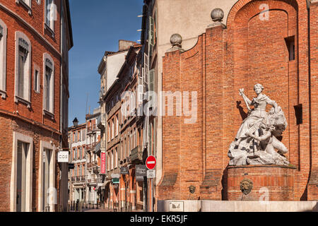 Una piccola fontana e la Rue Cantegril, Toulouse, Haute-Garonne, Midi-Pirenei, Francia. Foto Stock