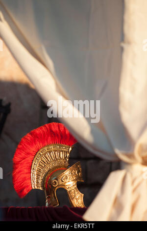 Cartaginesi e Romani Festival. Elmo romano Foto Stock