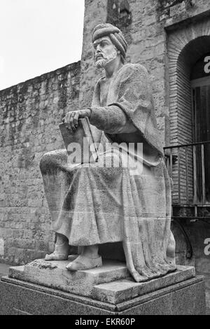 Statua del filosofo Averroè a Cordoba, Spagna Foto Stock