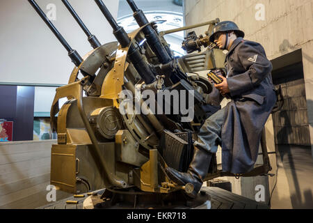 Durante la Seconda Guerra Mondiale tedesco 20mm Flak 38 / Flakvierling anti-aerei pistola, Museo reale dell'esercito e di storia militare a Bruxelles, in Belgio Foto Stock