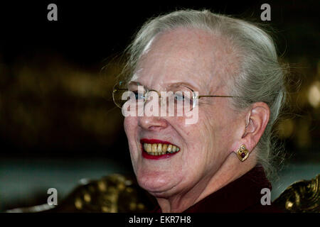 Fredensborg, Danimarca. Il 13 aprile 2015. Regina di Danimarca Margrethe 2nd, tiene una conferenza stampa prima della sua settanta- quinto compleanno giovedì 16 aprile Credito: OJPHOTOS/Alamy Live News Foto Stock