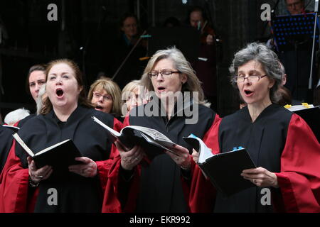 Dublino, Irlanda. Il 13 aprile 2015. Immagine da prestazioni di Handel il messia dai membri della Nostra Signora della Società Corale a Fishamble Street nella città di Dublino. La performance annuale segna l anniversario del primo sempre prestazioni di Handel di lavoro in Fishamble Street nel 1742. Credito: Brendan Donnelly/Alamy Live News Foto Stock