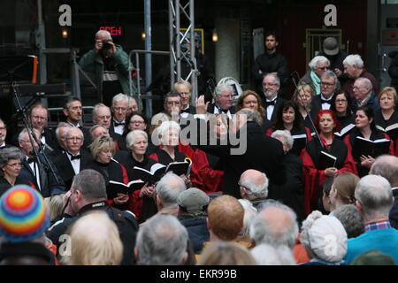 Dublino, Irlanda. Il 13 aprile 2015. Immagine da prestazioni di Handel il messia dai membri della Nostra Signora della Società Corale a Fishamble Street nella città di Dublino. La performance annuale segna l anniversario del primo sempre prestazioni di Handel di lavoro in Fishamble Street nel 1742. Credito: Brendan Donnelly/Alamy Live News Foto Stock