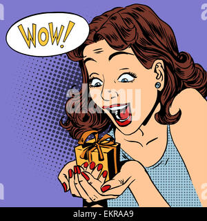 Donna felice dono wow pop arte fumetti in stile retrò mezzitoni Foto Stock