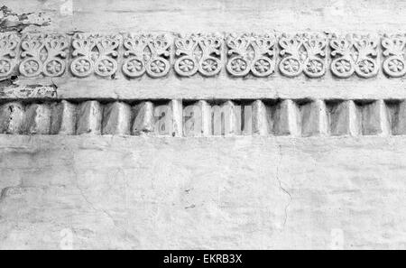 White antiche mura del monastero è fotografato vicino fino Foto Stock