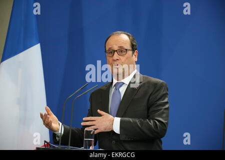 Berlino, Germania. 31 Mar, 2015. Il presidente François Hollande dà una dichiarazione durante la conferenza stampa con il Cancelliere Angela Merkel. © Madeleine Lenzo/Pacific Press/Alamy Live News Foto Stock