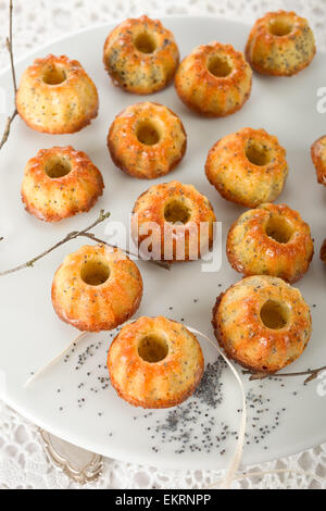 Piccole torte bundt Foto Stock