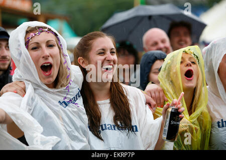 La pioggia inizia a Glastonbury 2014. Foto Stock