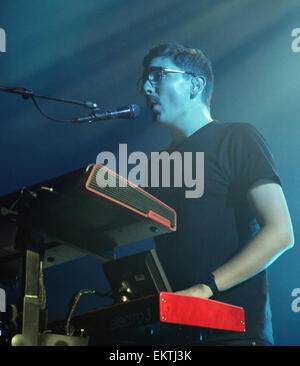 Las Vegas, Nevada, USA. Xiv Apr, 2015. Musicista Unger-Hamilton Gus dal British indie rock band di alt-J esegue in concerto in corrispondenza del giunto il 13 aprile 2015 all'interno dell'Hard Rock Hotel & Casino di Las Vegas, Nevada. Credito: Marcel Thomas/ZUMA filo/Alamy Live News Foto Stock