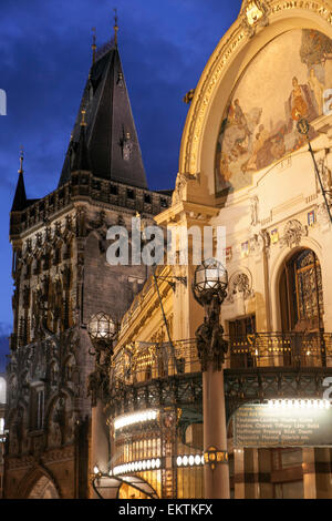 Praga Torre Delle Polveri Prasna Brana E Municipio Praga Repubblica Ceca Architettura Foto Stock