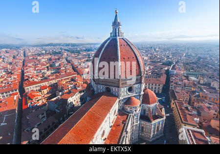 Vista della cattedrale di Santa Maria del Fiore a Firenze, Italia Foto Stock