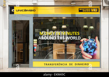 Trasferimento di denaro di Western Union office bureau in Lisbona Lisboa Portogallo. Foto Stock