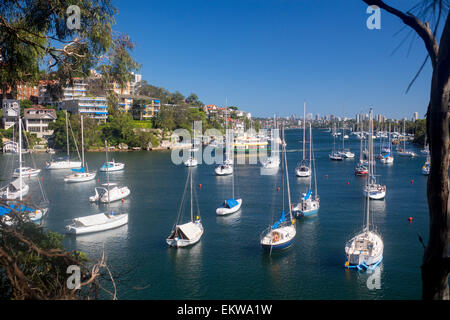 Mosman Harbour o Mosman Bay con barche, guardando fuori a Port Jackson North Shore sobborghi con ferry di Sydney Australia NSW Foto Stock