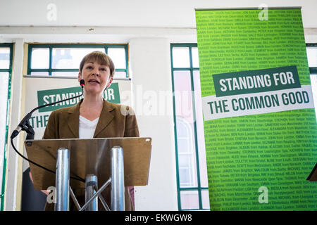 Londra, Regno Unito. Il 14 aprile, 2015. Partito dei Verdi generale Manifesto elettorale di credito di lancio: Guy Corbishley/Alamy Live News Foto Stock