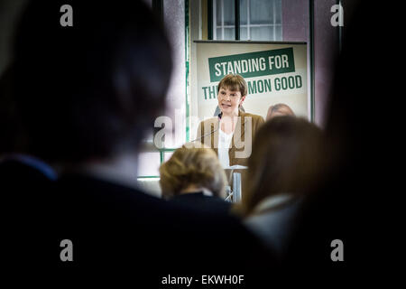 Londra, Regno Unito. Il 14 aprile, 2015. Partito dei Verdi generale Manifesto elettorale di credito di lancio: Guy Corbishley/Alamy Live News Foto Stock