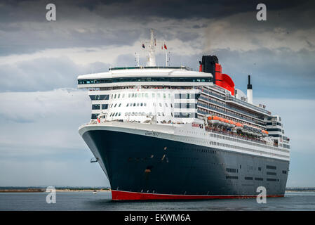 10.03.2014 RMS Queen Mary 2 è lasciando Port Adelaide, porto esterno, Sud Australia Foto Stock