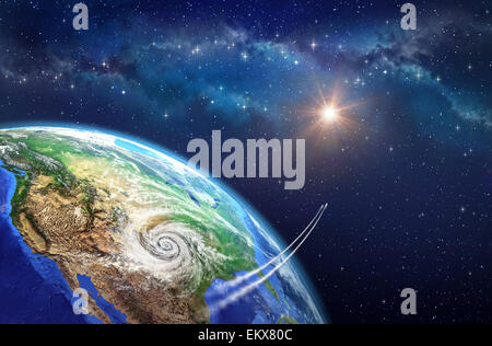 Il pianeta terra nello spazio esterno. Navicelle spaziali sollevare dal suolo USA, colpito da un ciclone. Gli elementi di questa immagine fornita dalla NASA Foto Stock