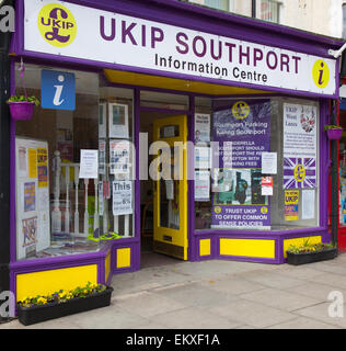 Southport, Merseyside Regno Unito 14 aprile, 2015. Il UKIP southport preparare per Neil Hamilton, UKIP Vice Presidente (precedentemente un controverso mp conservatore che è quello di rivolgersi ai membri pre-elettorale riunione svoltasi nella Royal Clifton Hotel. Foto Stock