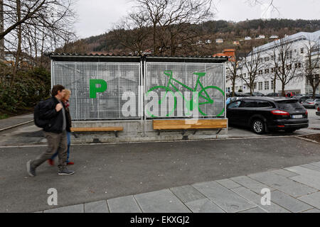 Parcheggio sicuro per cicli di Bergen, Norvegia. Foto Stock