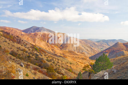 In autunno le montagne Foto Stock