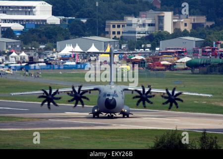 Airbus A400M Atlas i velivoli militari da trasporto a Farnborough Airshow Internazionale 2014, REGNO UNITO Foto Stock