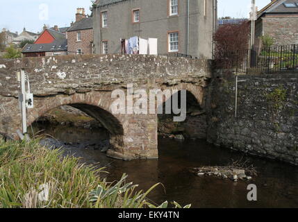 Vecchio ponte su alyth masterizzare in alyth scozia aprile 2015 Foto Stock