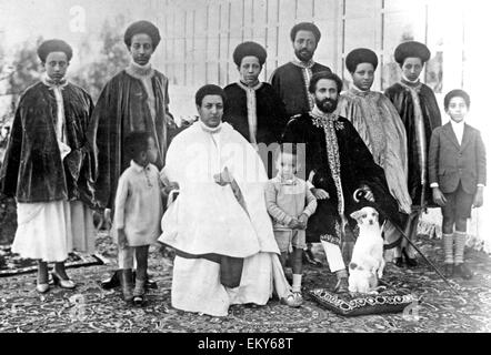 HAILE SELASSIE (1892-1975) Etheopian Regent con la sua famiglia a circa 1941 Foto Stock