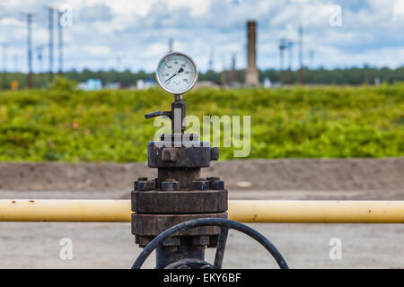 Iniezione profonda ben utilizzati per lo smaltimento di olio e di foratura fracking wasterwater. Shafter, Kern County, California Foto Stock