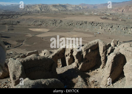 Vista della Valle di Bamiyan dalle rovine della cittadella di Shar E Gholgola, Bamian Provincia, Afghanistan Foto Stock