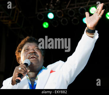 PERCY SLEDGE (novembre 25, 1940 - 14 Aprile 2015) era un americano di R&B e soul cantante più noto per i suoi 1966 hit internazionale " Quando un uomo ama una donna". Il 74-enne morì di cancro al fegato di Baton Rouge, Louisiana. Nella foto: 11 Ago, 2007 - Des Moines, Iowa, U.S. - Cantante Soul PERCY SLEDGE esegue a 'Rock 'n' Roll Reunion XXVIII" sulle tribune stadio alla Iowa State Fair. © David Livingston/ZUMAPRESS.com/Alamy Live News Foto Stock